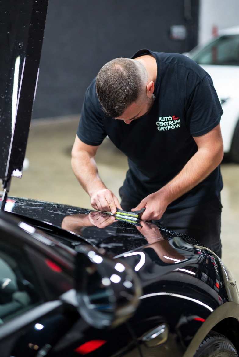 Usuwanie rys i praca detailingowa AUTO CENTRUM Gryfów